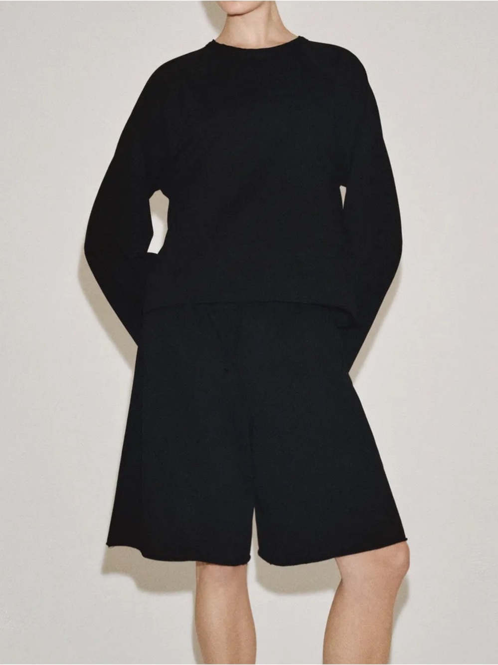 100% Cotton Minimal Longsleeve & Shorts Bermuda Set (Margot Robbie Inspo) Black - Picture 2 of 4
